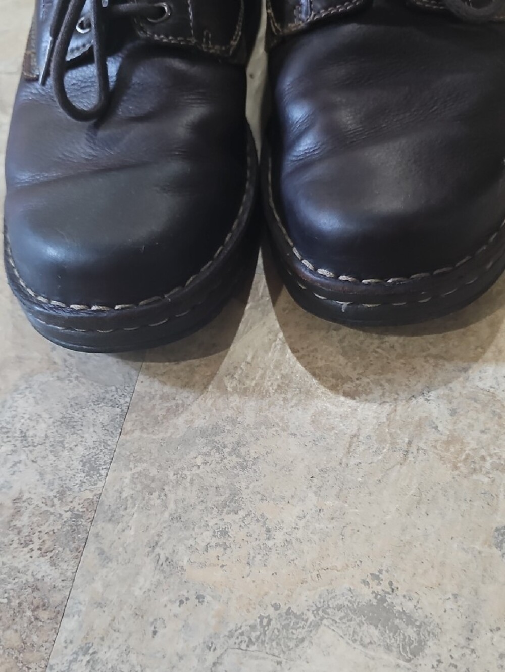 Clarks Men's Dark Brown Lace-Up Leather Oxfords - Picture 8 of 9